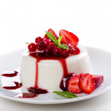 Panna cotta mit Erdbeeren oder Schoggisauce